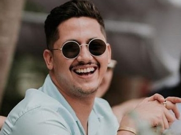 Unggah Foto Ini, Caption Keenan Pearce Bikin Netter Salfok