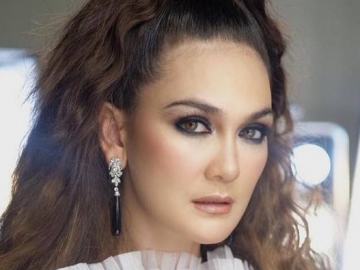 'Suzzanna: Bernapas Dalam Kubur' Capai Dua Juta Penonton, Ungkapan Syukur Luna Maya Banjir Pujian