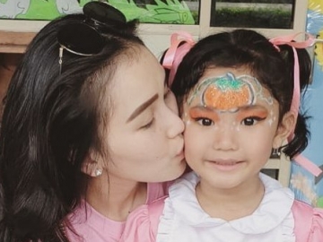 Tak Kalah Eksis dari Sang Ibunda, Anak Ayu Ting Ting Minta Ultahnya Dirayakan di Hotel Bintang Lima