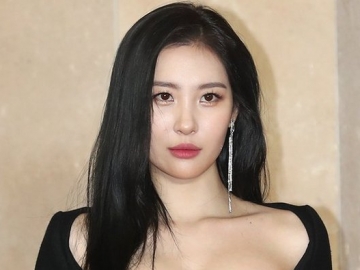 Tampil Terlalu Seksi & Terbuka di Red Carpet AAA 2018, Kocaknya Fans Edit Foto Sunmi Seperti Ini