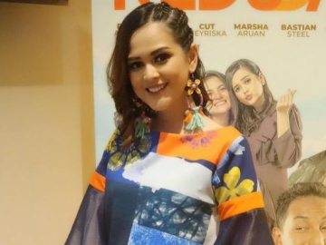 Tampil Dengan Riasan Cetar, Cut Meyriska Malah Bikin Netter Bingung