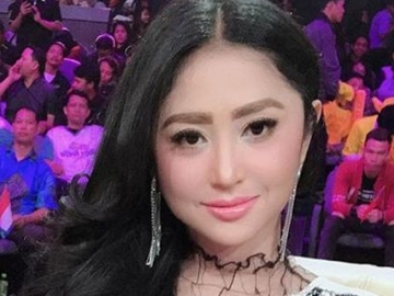 Tulis Soal 'Pansos Merajalela', Dewi Persik Sindir Meldi dan Farhat Abbas?