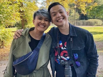 Istri Ernest Prakasa Tampil Berani Pakai Model Kebaya Ala Rock N Roll, Netter: Patut Ditiru