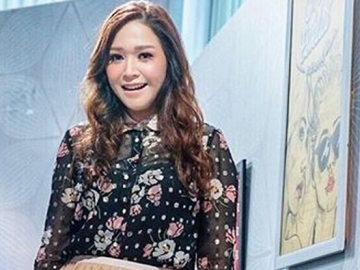 Maia Estianty Pamer Foto Lawas Bareng Irwan Mussry, Ekspresi Dul Dipermasalahkan Netter