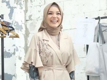 Siap Jadi yang 'Keempat', Dewi Sandra Tulis Pesan Menyentuh untuk Suami