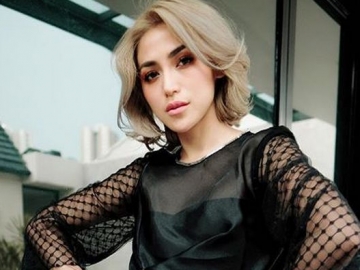 Anti Mainstream, Jessica Iskandar Beri Hadiah Natal Operasi Plastik di Korsel untuk Sang Ibu