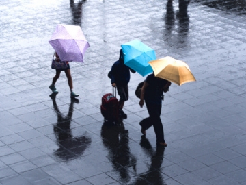 Lakukan Sederet Persiapan Ini Saat Musim Hujan Agar Aktivitas Tak Terhambat