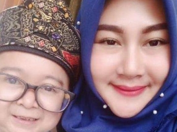 Kocak Banget, Daus Mini Pakai Trik Ini Agar Terlihat Tinggi di Pernikahannya