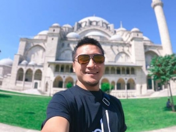 Bikin Ernest Prakasa Geram Usai Dukung Aksi 812 Malaysia, Arie Untung Akhirnya Beri Klarifikasi