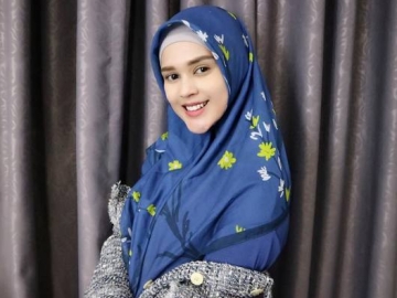 Jalani Ibadah Umrah dan Cantik Berhijab, Cut Meyriska Didoakan Segera Berhijrah