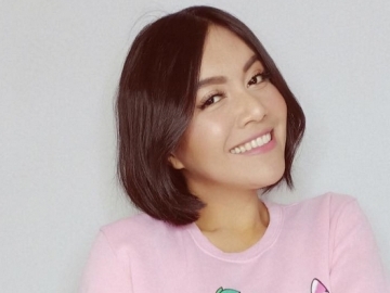 Ultah, Denada Dapat Kartu Ucapan Manis dari Shakira