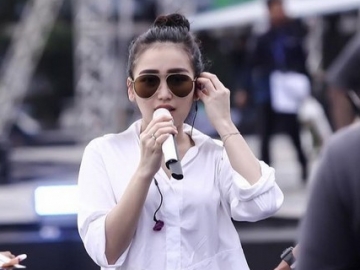 Cinta Laura Hingga Raffi Ahmad Dapat Kado Spesial dari Instagram, Netter: Ayu Ting Ting Mana?