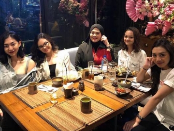 Akui Masih Berteman, Sarita Abdul Mukti dan Faisal Harris Kompak Rayakan Ultah Sang Putri