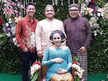 Gelar Acara 7 Bulanan, Momo Geisha Padukan Adat Jawa dan Batak