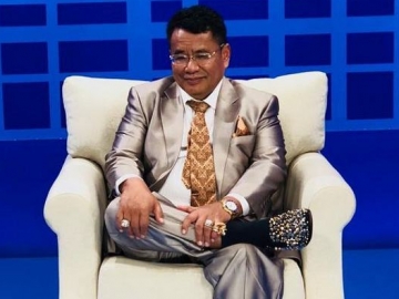 Diduga Kembali Sindir Hilda Vitria Lewat Foto Bareng Model, Hotman Paris: Cantik Mana Sama Dia?