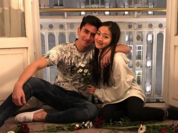 Natasha Wilona Khusyuk Berdoa di Hari Natal, Netter Singgung Soal Beda Agama dengan Verrell Bramasta