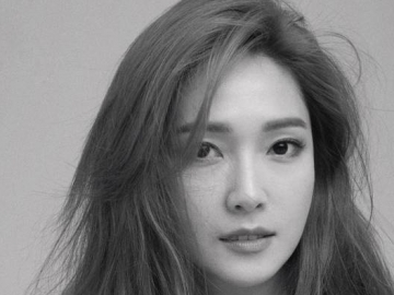 Jessica Unggah Foto Nikmati Liburan dan Main Ski, Netter Sindir Soal Busananya