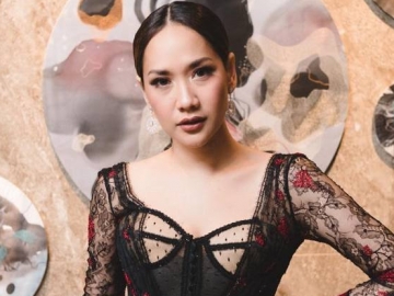 Kenakan Gaun Transparan Saat Manggung, Bunga Citra Lestari Malah Tuai Pujian Netter