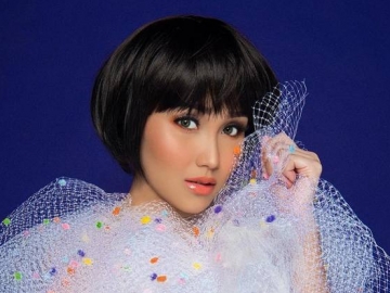 Ayu Ting Ting Kenakan Baju Seksi, Netter: Buka Dikit Lagi Aja Biar Dosanya Pas