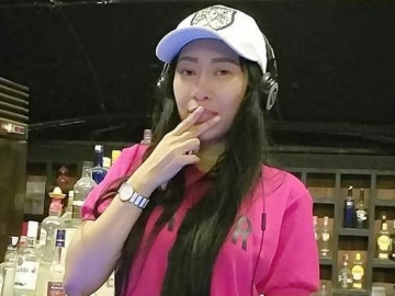 Dewi Sanca Sandingkan Foto dengan Amber Heard, Netter: Bagai Bumi dan Langit