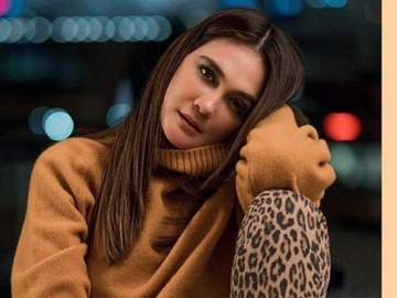 Pamer Foto Lawas, Luna Maya Tutupi Foto Reino Barack dengan Gambar Ulat?