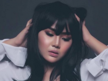 Tahun Baru, Rosa Meldianti Pilih Kembalikan Arsip Postingan Instagram Malah Tuai Nyinyiran