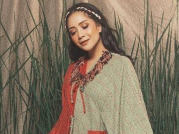 Nagita Slavina Jalani Pemotretan Bareng Sang Anak, Pose Gemas Rafathar Bikin Netter Salfok