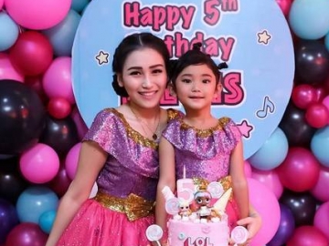 Bilqis Putri Ayu Ting Ting Melenggang Bak Model, Netter Kepalang Gemas