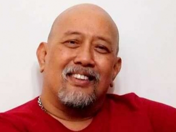 Janji Akan Selalu Merawat Makam Mendiang Sang Istri, Indro Warkop Tuai Pujian Netter