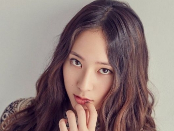 Unggah Selca Baru, Krystal Disinggung Soal Visualnya Hingga Hubungan Asmara Baru Kai