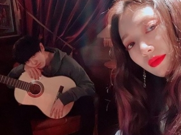 Adu Akting di 'Memories of Alhambra', Park Shin Hye Unggah Foto Bareng & Beri Pujian ke Chanyeol
