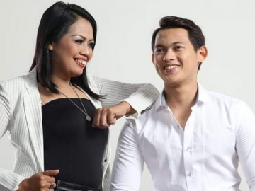 Kenakan Busana Mini, Ely Sugigi dan Sang Kekasih Kompak Sindir Vanessa Angel?