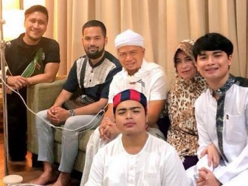 Butuh Perawatan Intensif, Arie Untung Kabarkan Ustad Arifin Ilham Dipindah ke Penang