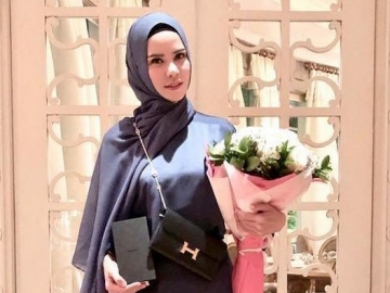 Pamer Ekspresi Ceria Usai Resmi Pisah dari Vicky Prasetyo, Begini Ungkapan 'Sukacita' Angel Lelga