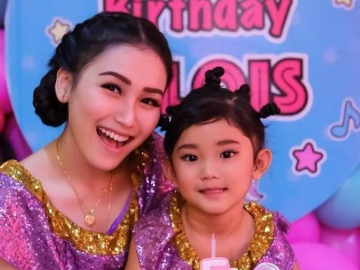 Anak Ayu Ting Ting Punya Vlog, Netter: Enggak Penting