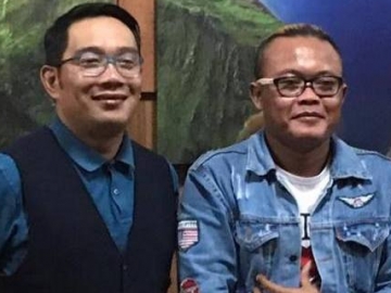 Tukar Gaya Rambut, Begini Penampilan Kocak Sule dan Ridwan Kamil