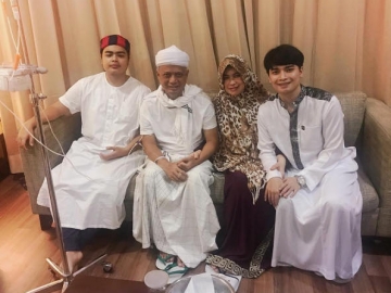 Sakit Kanker Getah Bening, Sederet Artis dan Tokoh Besar Indonesia Ini Jenguk Ustaz Arifin Ilham