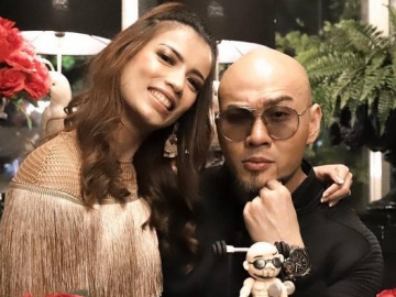Foto Mesra Bareng Deddy Corbuzier 'Dijaili' Azka, Sabrina Chairunnisa Malah Tulis Soal 'Paket Combo'
