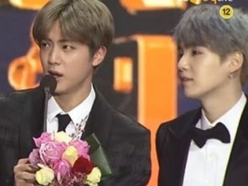 Jin Bangtan Boys Tunjukkan Dukungan ke Grup TXT di Pidato Seoul Music Awards, Fans Senang