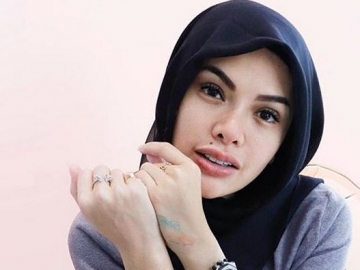 Hadiri Sidang Cerai, Nikita Mirzani Nangis Ingat Kenangan Bersama Dipo Latief