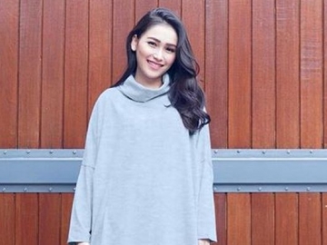 Tendang Andika Kangen Band Gara-Gara Betisnya Dipegang, Ayu Ting Ting Dicibir Tak Sopan