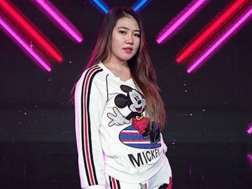 Ikutan '10 Years Challenge', Via Vallen Unggah Video Masa-Masa Manggung dengan T-shirt Murahan