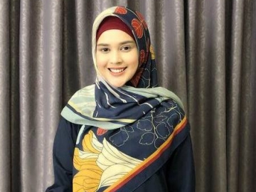 Pulang Umrah, Cut Meyriska Mantap Berhijab