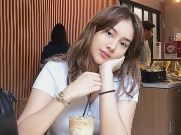 Anya Geraldine Pamer Kaki Jenjang Saat Main Golf, Netter: Editnya Keterlaluan