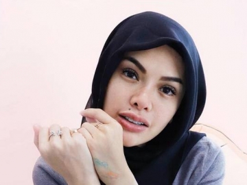 Nikita Mirzani Ketahuan Minum Alkohol Saat Perayaan Ultah Sahabat, Reaksi Netter Tak Terduga