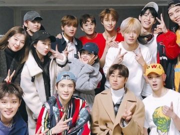 Banjir Artis, Red Velvet-Yunho Hingga Xiumin Asyik Nonton Konser Solo Perdana NCT 127