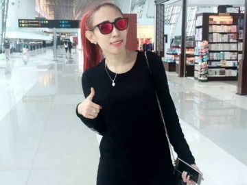 Dewi Sanca Cuek Pamer Foto dengan Bra 'Ngintip', Netter Tanggapi Sinis Hingga Tuding Cari Sensasi