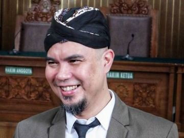 Muncul Karangan Bunga 'Selamat Datang' Untuk Ahmad Dhani, Netter Pro-Kontra