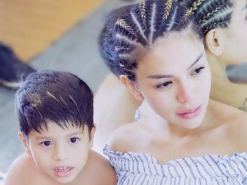 Nikita Mirzani Asyik Berseluncur di Atas Salju Bareng Anak, Netter Malah Kepalang Was-Was 