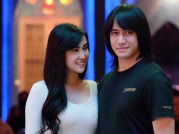 Kevin Aprilio Main Piano Sambil Pangku Sang Tunangan, Netter Risih